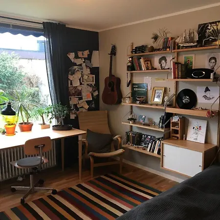 Вилла Fantastic House With A Cute Garden! Мальмё