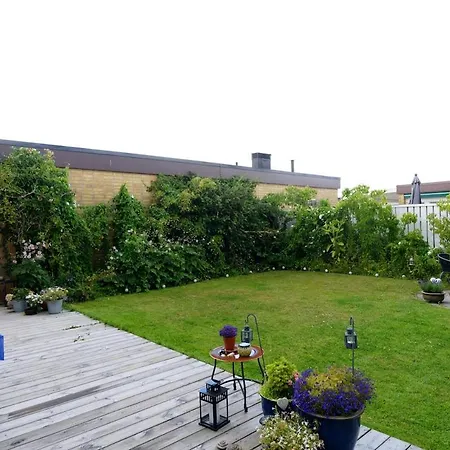 Fantastic House With A Cute Garden! * Мальмё